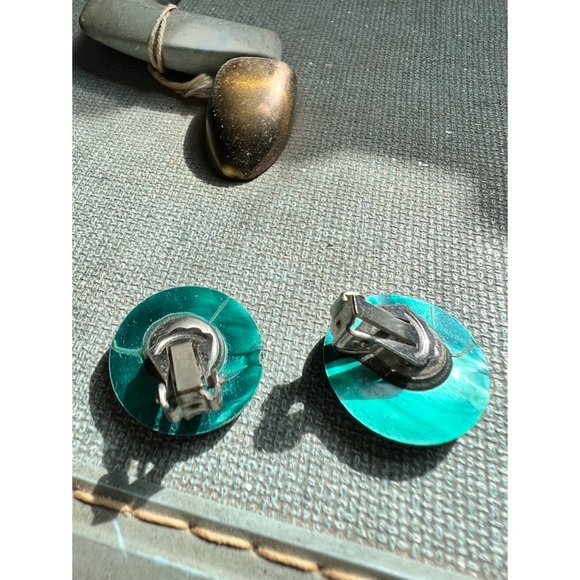 Vintage 80s plastic turquoise ear clips - Picture 6 of 7
